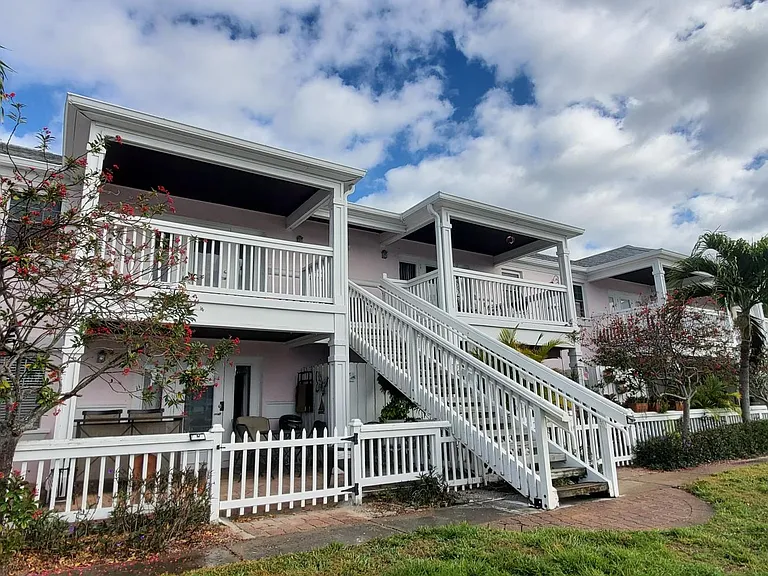 184 Pompano Dr SE #D — Photo 10