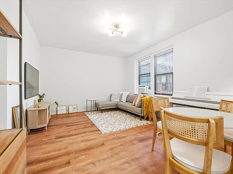 6264 Saunders St #3P — Photo 8