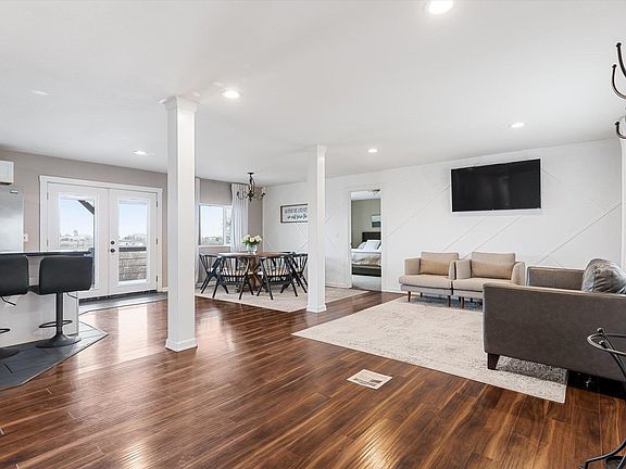 3rd image of 10210 W Balmer Ave