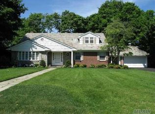 116 Oxford Blvd, Garden City, NY 11530