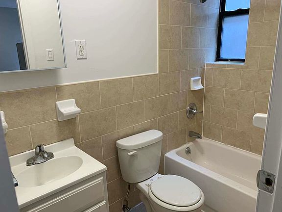 3rd image of 2371 2nd Ave APT 8