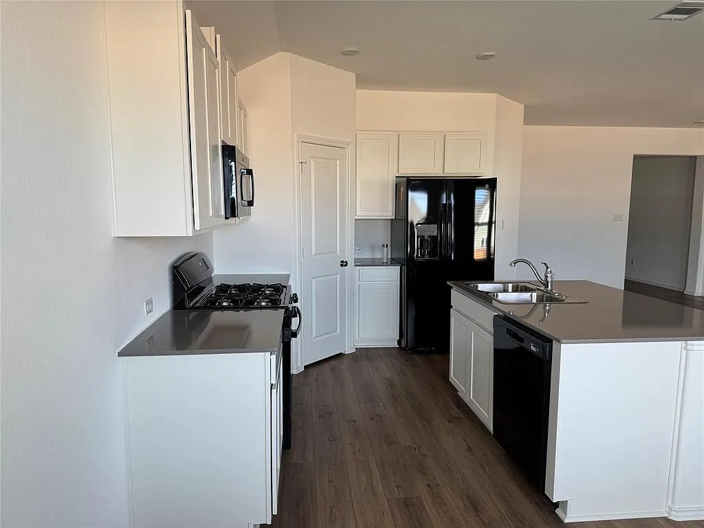 Building Photo - 216 Jeffers