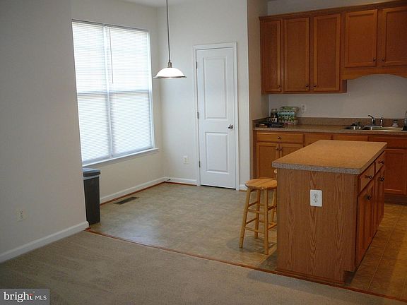 4th image of 38 Pike Pl