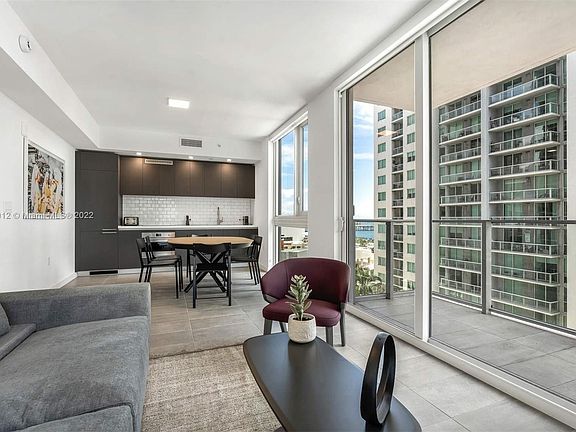 2nd image of 227 NE 2nd St Unit 3000
