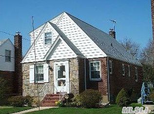 1673 New Hyde Park Dr, New Hyde Park, NY 11040