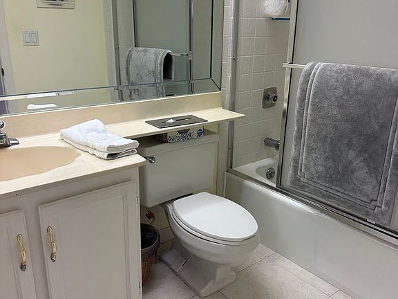 5th image of 26171 Hickory Blvd APT 7C