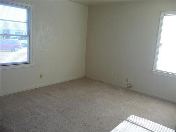 2nd image of 5220 49th St