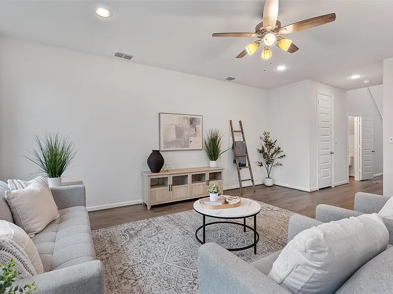 2437 Burberry Ln — Photo 8