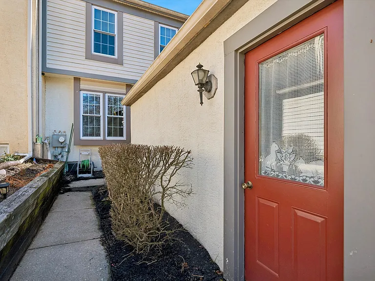 39 Cabot Ct — Photo 3