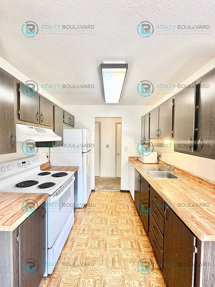 2 bed, 1.0 bath, 963 sqft, $1,609 — Photo 2
