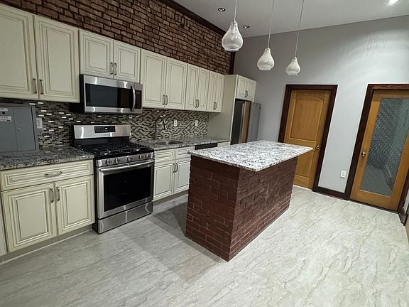 3rd image of 572A Gates Ave Floor 1
