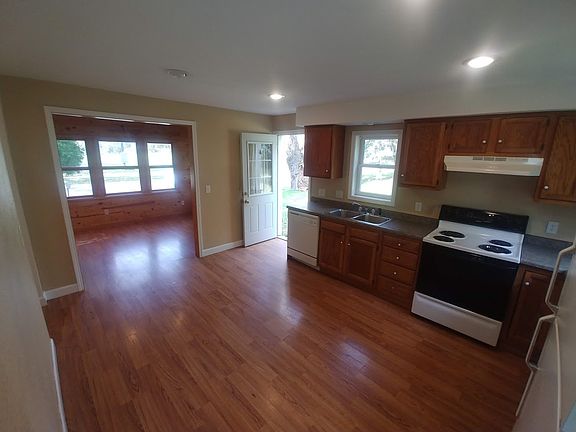 4th image of 13031 W 4th St