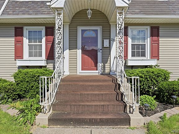 3rd image of 228 Jackson Ave