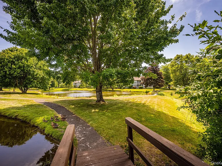 21 Pond Dr W — Photo 4