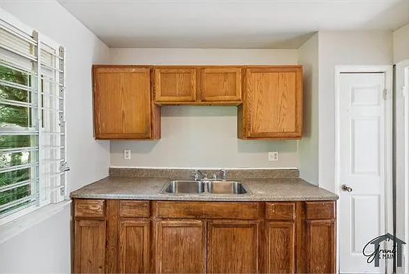 19401 Grandview St — Photo 13