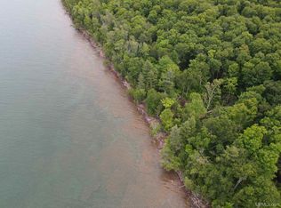69 Lakeshore Dr, Ontonagon, MI 49953