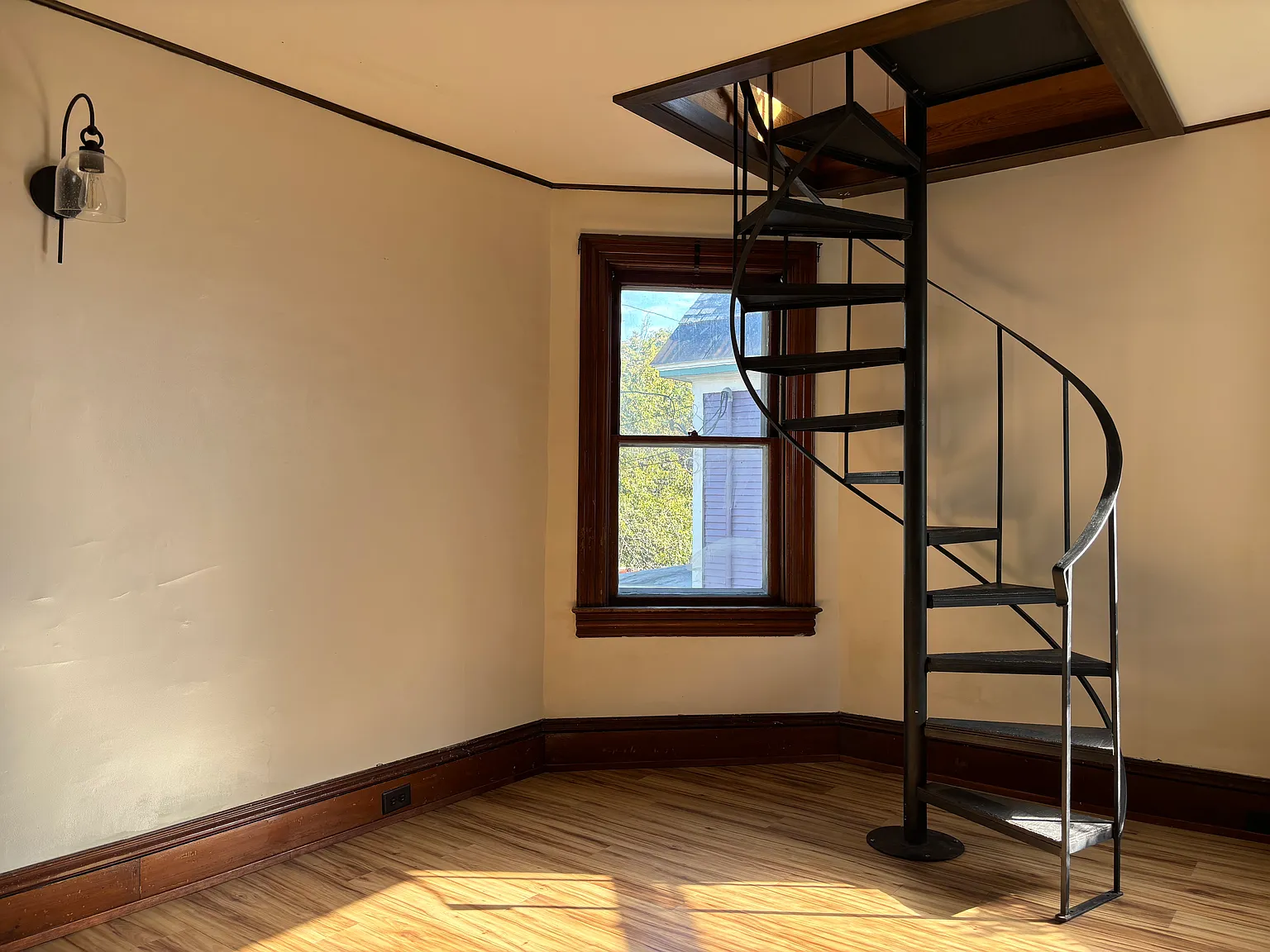 3 bed, 1200 sqft, $2,900 — Photo 4