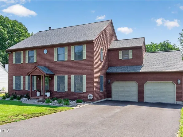 107 Old Coach Road, Clifton Park, NY 12065