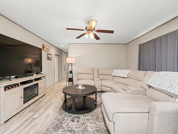 3rd image of 271 Clements Way