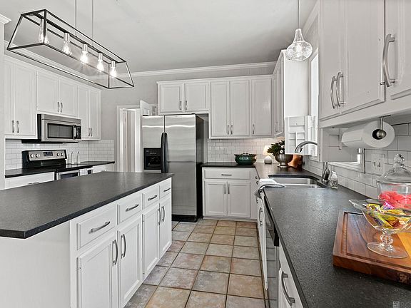 3rd image of 3531 Riverway Dr