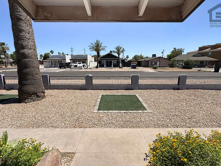 1342 E Willetta St — Photo 27