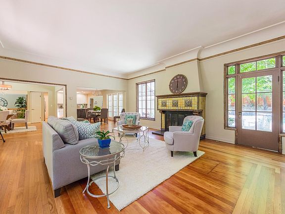 5th image of 16250 Brooke Acres Ct