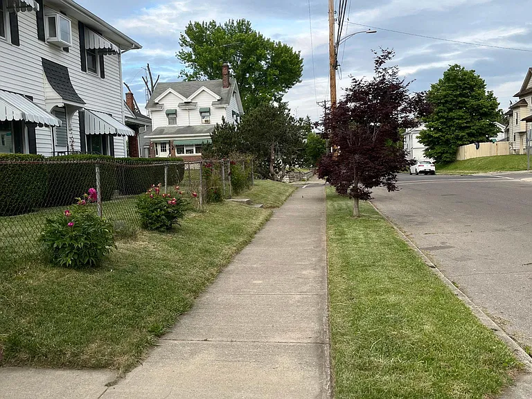 743 Creighton Ave — Photo 6