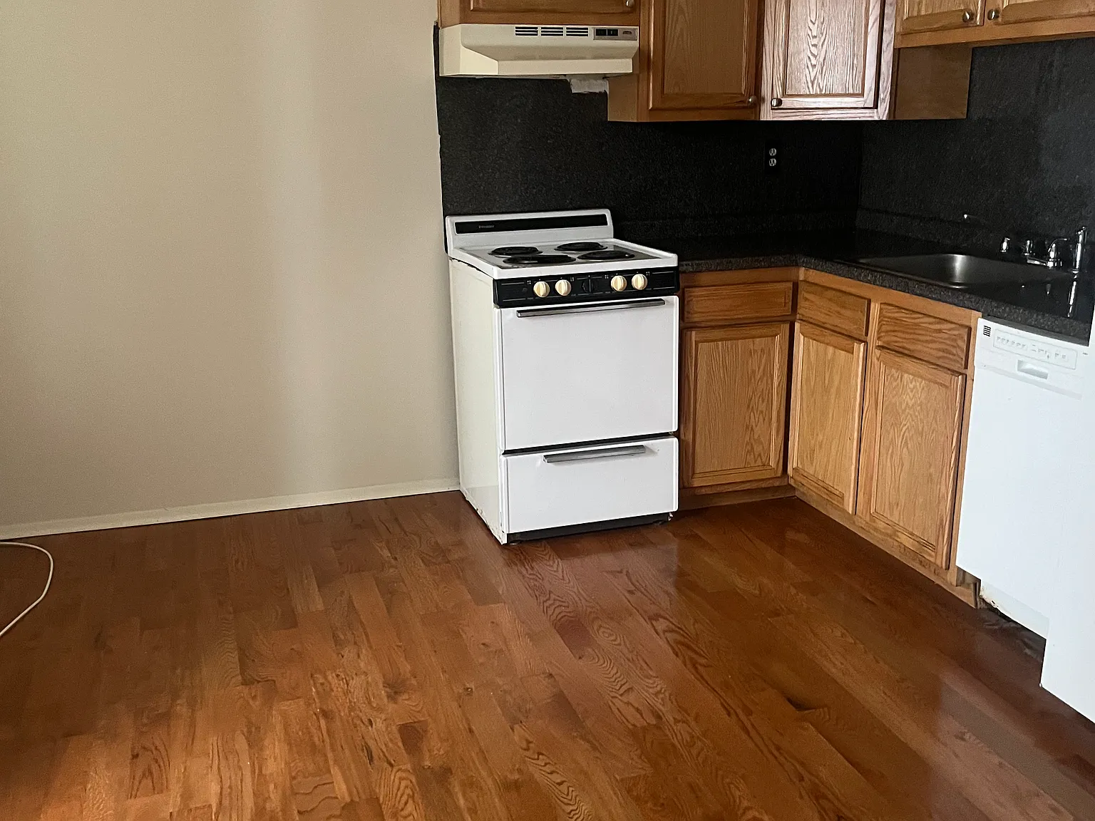 330 Bainbridge St — Photo 2