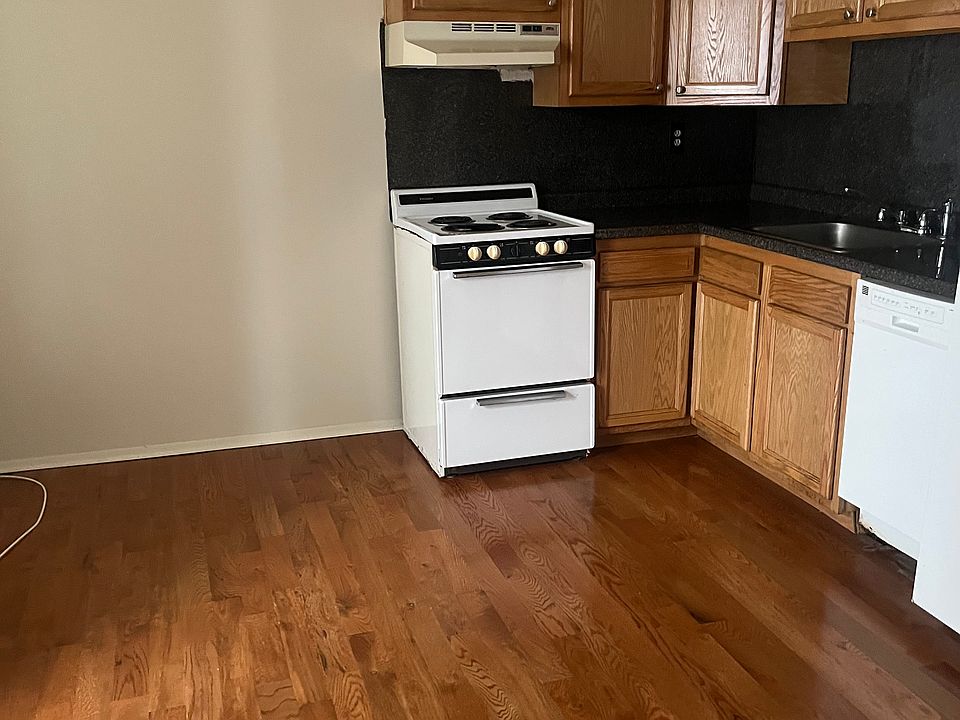 2nd image of 330 Bainbridge St APT 23