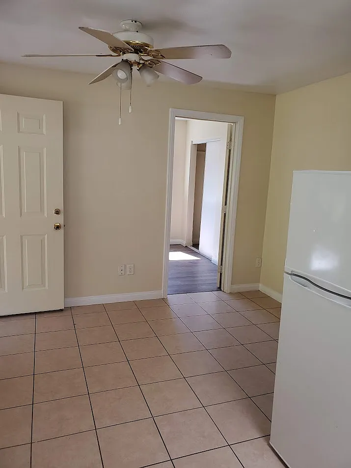 1724 Hampton Ct — Photo 4