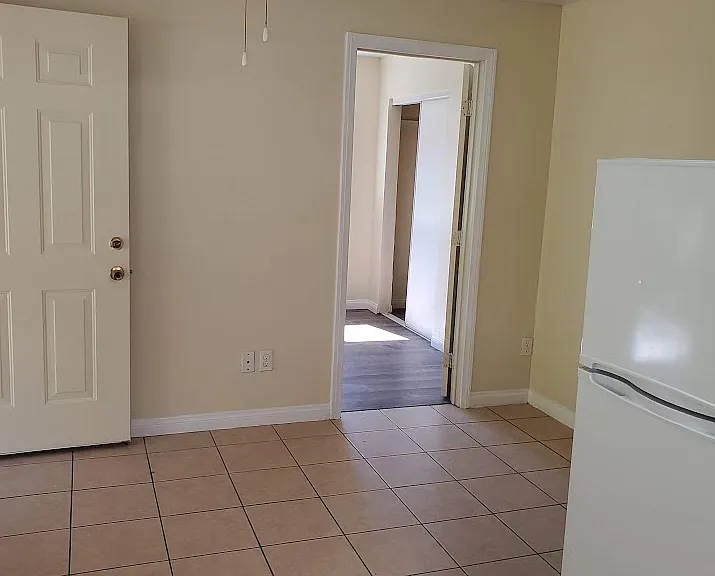 1724 Hampton Ct — Photo 9
