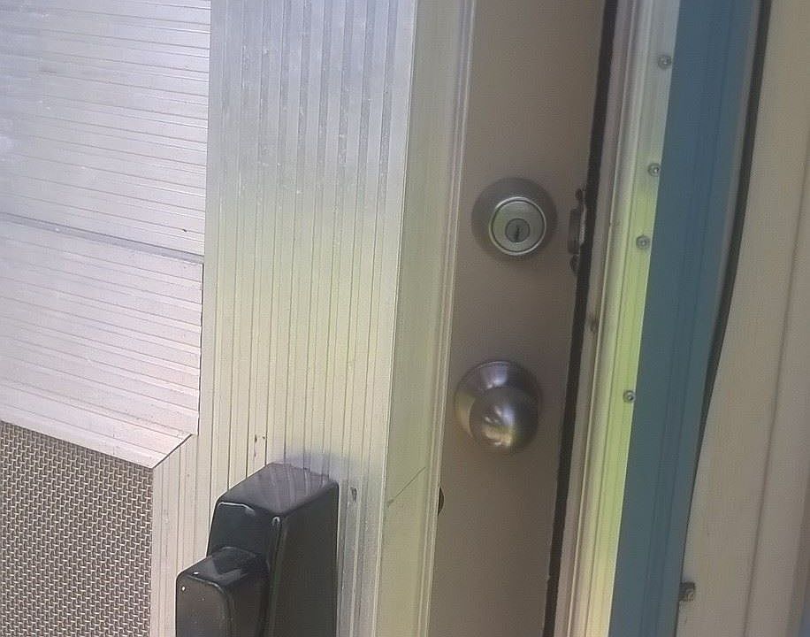 8246B security door