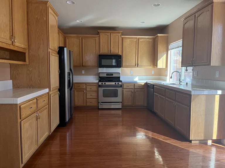 2229 Zittel Dr — Photo 6