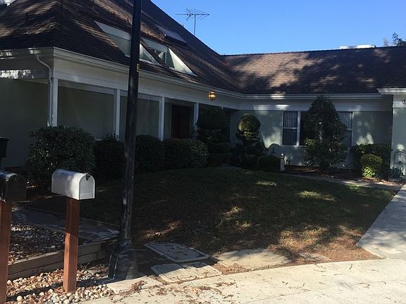 3rd image of 550 Suzanne Ct