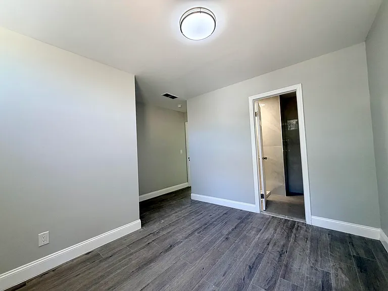 341 Grosvenor Ave #2 — Photo 36