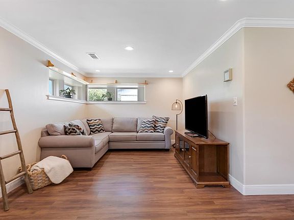 3rd image of 4912 Crepe Myrtle Ln