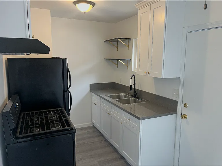 534 Stepney St #5 — Photo 10
