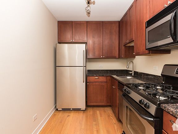 5th image of 625 W Wrightwood Ave APT 407