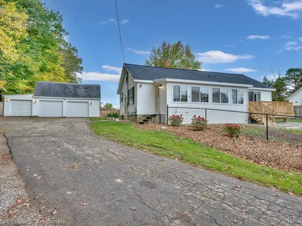 152 S Mapleleaf Rd, Lapeer, MI 48446