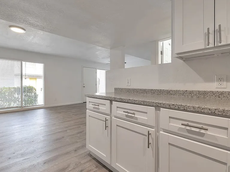 1815 W Tuckey Ln — Photo 62