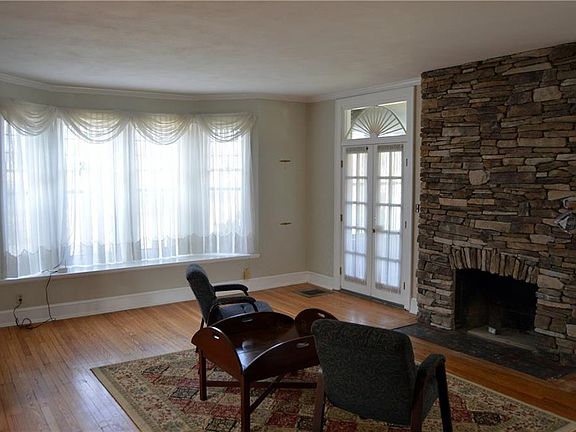 5th image of 326 Highland Ave