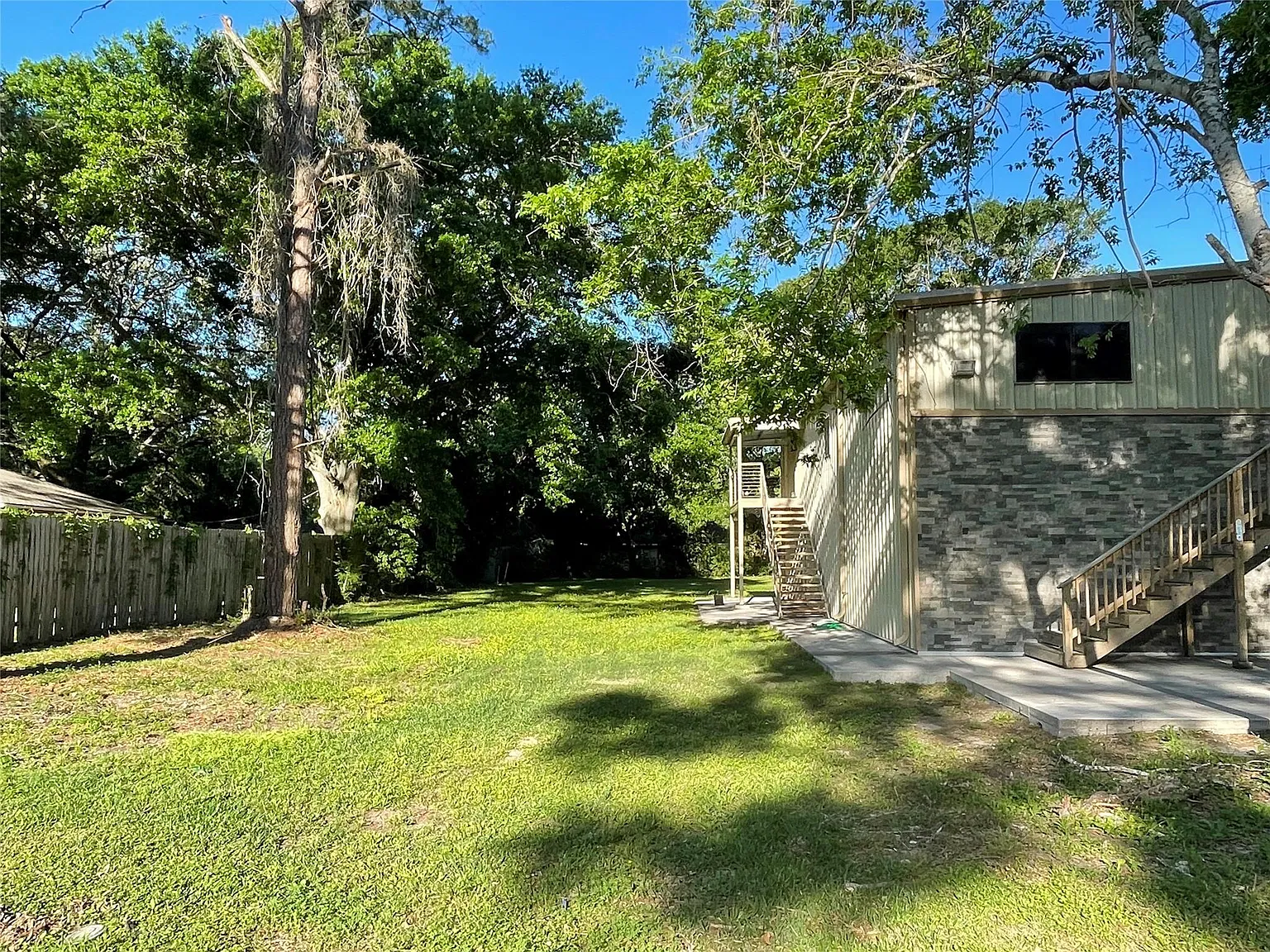 3 bed, 2.0 bath, 1500 sqft, $2,600 — Photo 3