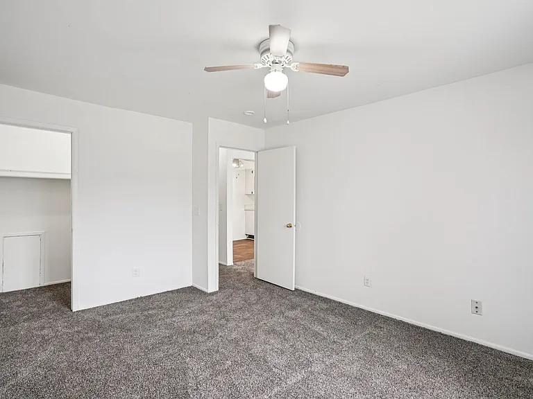 Outer Drive Manor Apartments — Photo 35