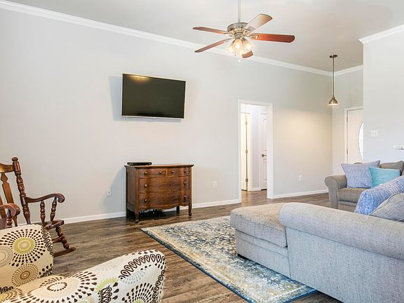 5th image of 400 Clay Ridge Dr