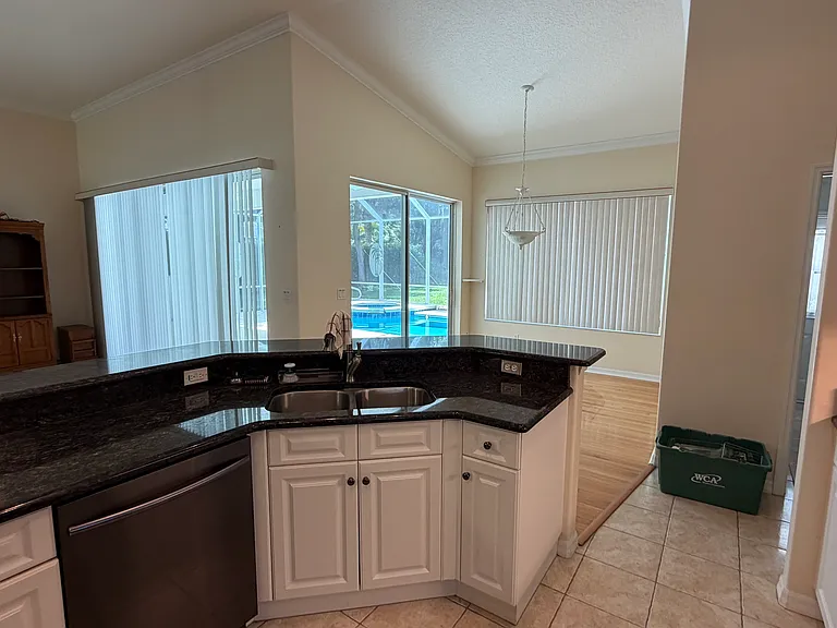 1208 Londonderry Cir — Photo 6