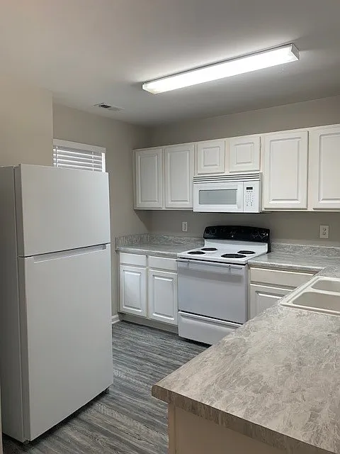 2 bed, 2.5 bath, 1292 sqft, $1,600 — Photo 2