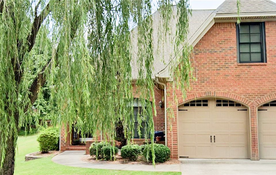 1st image of 2172 N Donahue Dr