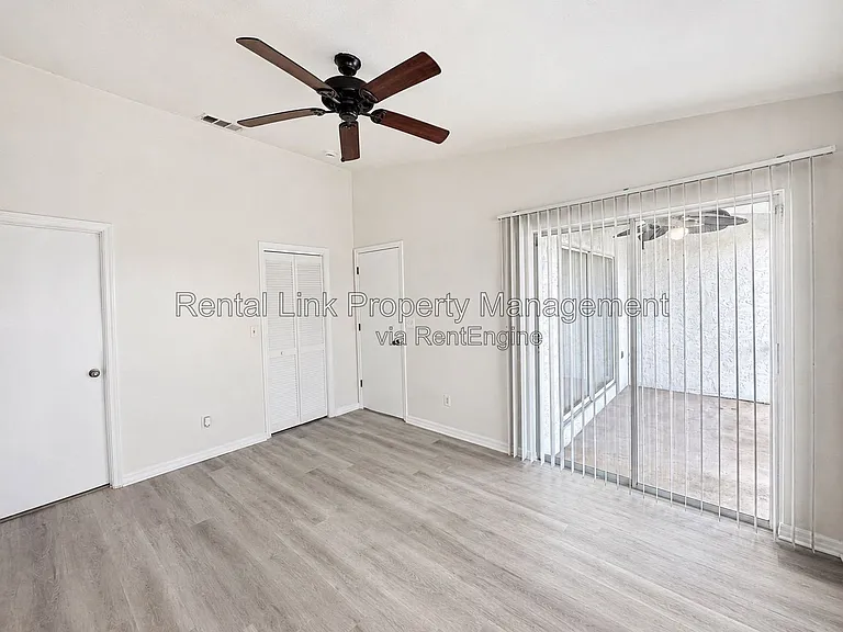 320 SW 3rd Pl #3 — Photo 11