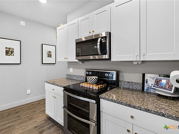 3rd image of 908 Gerardia Ct