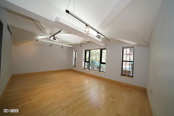 Rented by Citi Habitats | media 7